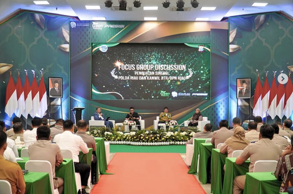Wakil Dekan II Fakultas Hukum UIR menjadi moderator Focus Group Discussion bersama Polda Riau dan ATR BPN tentang konflik pertanahan di Provinsi Riau
