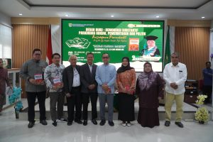 Group photo at the Book Review and Professor Retirement Tribute event at FH UIR