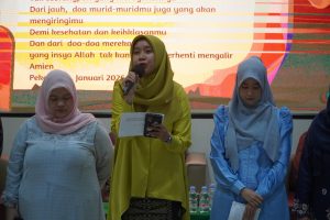 Diskusi akademik pada kegiatan Bedah Buku Demokrasi Substantif di FH UIR