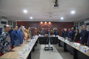 Official meeting between FH UIR and the Riau High Court officials
