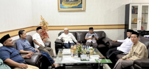 Civitas akademika FH UIR mengikuti kegiatan buka puasa bersama