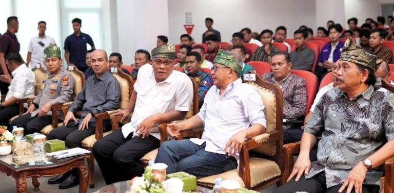 Narasumber dan tamu undangan di barisan depan Kuliah Umum Membangun Peradaban Hijau