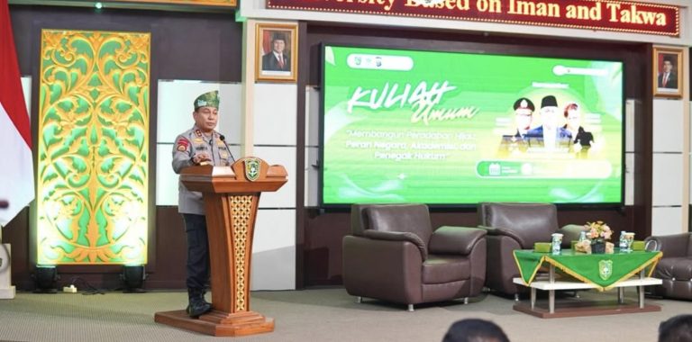 Kapolda Riau Herry Heryawan menyampaikan pemaparan pada Kuliah Umum Membangun Peradaban Hijau