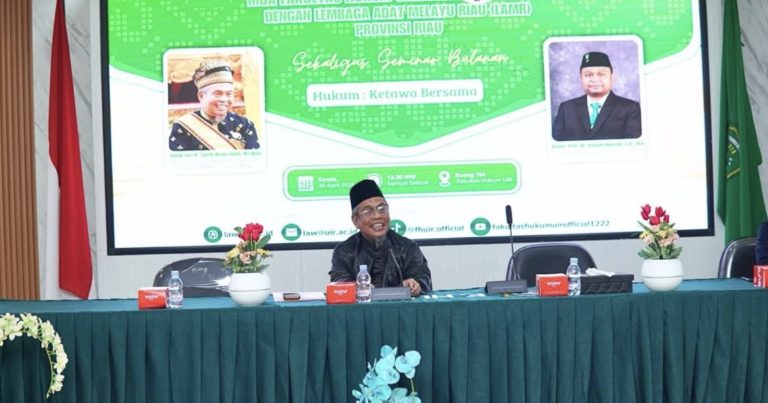 Suasana Seminar Bulanan Hukum: Ketawa Bersama di Ruang 104 FH UIR