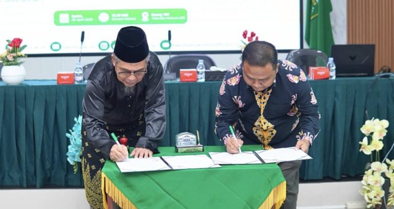 Penandatanganan MoA FH UIR dan LAMR Provinsi Riau