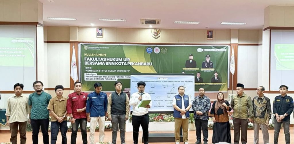 Pembacaan Deklarasi Anti Narkoba oleh perwakilan mahasiswa, disaksikan pimpinan FH UIR dan BNN Kota Pekanbaru
