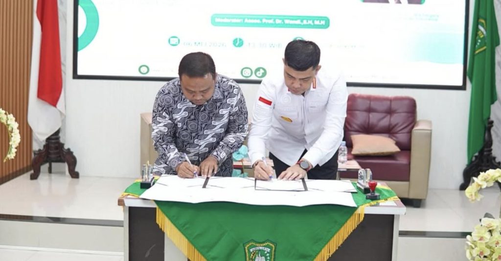 Penandatanganan MoA antara Fakultas Hukum UIR dan Kantor Wilayah Hukum Riau.